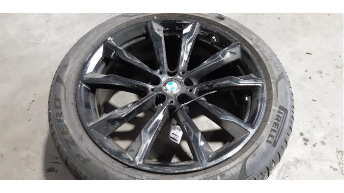 Velg + Band van een BMW X4 (G02) M40i 3.0 TwinPower Turbo 24V Mild Hybrid 2023