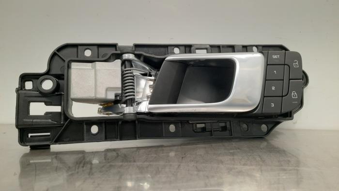Uchwyt drzwi lewych przednich wersja 4-drzwiowa Porsche Panamera