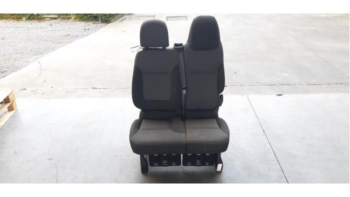 Double front seat, right Nissan NV300