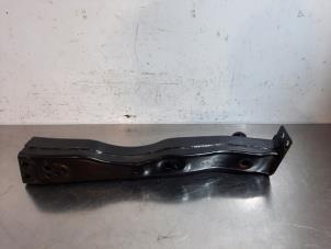 Gebruikte Draagarmsteun rechtsvoor Nissan Qashqai (J11) 1.2 DIG-T 16V Prijs € 84,70 Inclusief btw aangeboden door Autohandel Didier