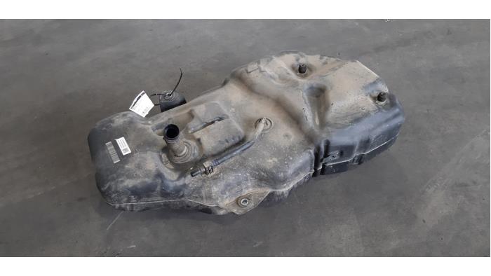 Adblue tank van een Mercedes-Benz GLE Coupe (C292) 350d 3.0 V6 24V BlueTEC 4-Matic 2015