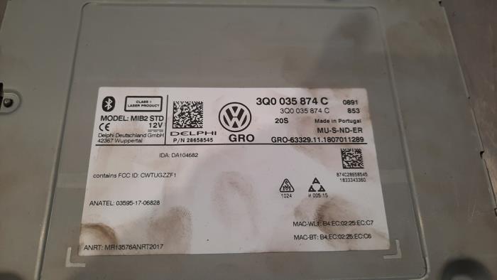 Radio module van een Volkswagen Golf VII Variant (AUVV) 1.6 TDI BMT 16V 2019
