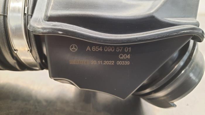 Luchtmassameter van een Mercedes-Benz C (W206) C-220d 2.0 Turbo 16V 2023