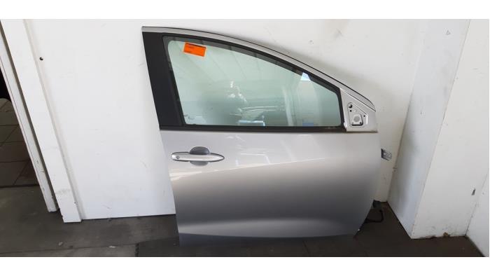 Drzwi prawe przednie wersja 4-drzwiowa Toyota Yaris