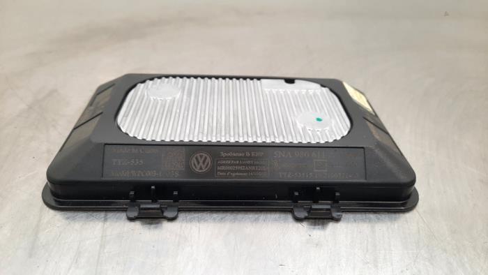 Draadloze oplader van een Volkswagen Golf VIII (CD1) 2.0 GTD 16V 2022