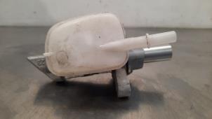 Gebruikte Hoofdremcilinder Renault Zoé (AG) R110 Prijs € 48,40 Inclusief btw aangeboden door Autohandel Didier