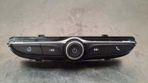 Gebruikte Radiobedienings paneel Opel Astra K Sports Tourer 1.5 CDTi 105 12V Prijs € 36,30 Inclusief btw aangeboden door Autohandel Didier