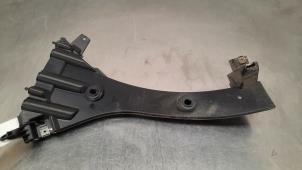 Gebruikte Bumpersteun links-achter Jaguar E-Pace 2.0 D 180 16V AWD Prijs € 24,20 Inclusief btw aangeboden door Autohandel Didier