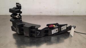 Gebruikte Bumpersteun links-achter Jaguar E-Pace 2.0 D 180 16V AWD Prijs € 66,55 Inclusief btw aangeboden door Autohandel Didier