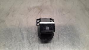 Gebruikte Schakelaar handrem MG MG4 Electric Standard 51 kWh Prijs € 24,20 Inclusief btw aangeboden door Autohandel Didier