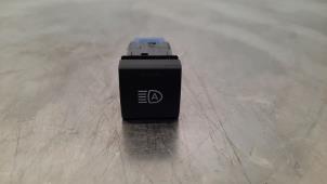 Gebruikte Mistlamp Schakelaar Toyota Yaris IV (P21/PA1/PH1) 1.5 12V Hybrid 115 Prijs € 18,15 Inclusief btw aangeboden door Autohandel Didier