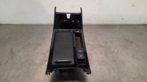 Gebruikte Handrem schakelaar Kia Proceed (CD) 1.6 T-GDI 16V DCT Prijs € 18,15 Inclusief btw aangeboden door Autohandel Didier