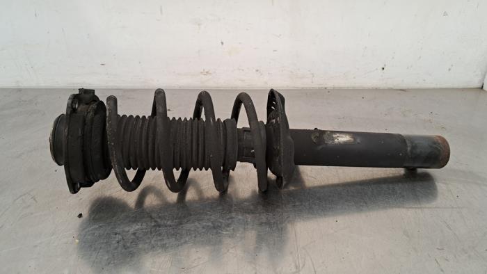 Fronts shock absorber, left Audi Q3