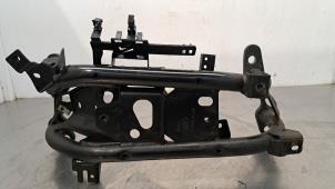 Gebruikte Versnellingsbak Steun Landrover Range Rover IV (LG) 4.4 SDV8 32V Prijs € 66,55 Inclusief btw aangeboden door Autohandel Didier