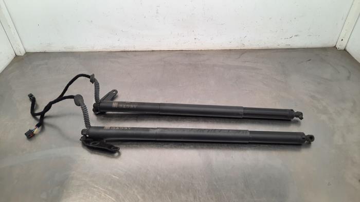 Set of gas struts for boot Audi Q5