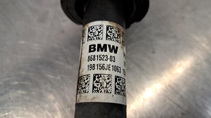 Cardanas links-voor (VWA) van een BMW X1 (F48) sDrive 16d 1.5 12V TwinPower 2019