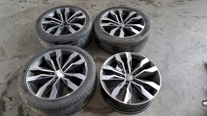 Set of wheels + tyres Volkswagen Tiguan
