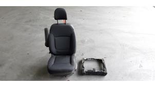 Gebruikte Voorstoel links Renault Trafic (1FL/2FL/3FL/4FL) 1.6 dCi 140 Twin Turbo Prijs op aanvraag aangeboden door Autohandel Didier