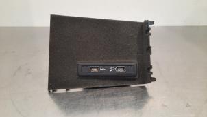 Gebruikte AUX/USB aansluiting Mercedes GLE (W166) 300d 2.0 4-Matic Prijs op aanvraag aangeboden door Autohandel Didier