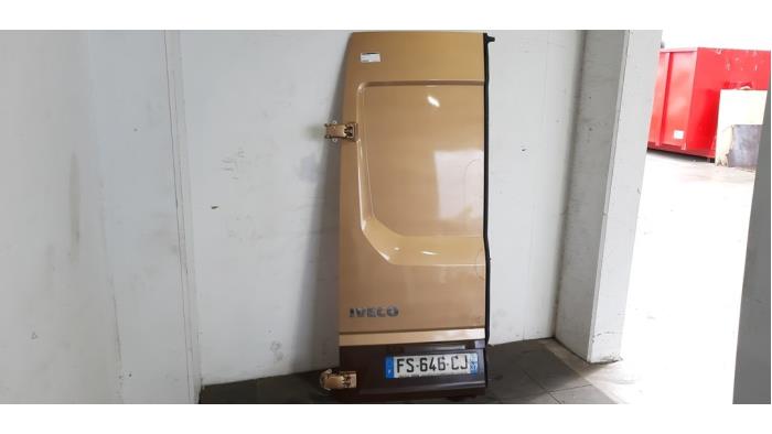 Tylne drzwi samochodu dostawczego Iveco Daily