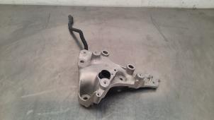 Gebruikte Versnellingsbak Steun Renault Trafic (1FL/2FL/3FL/4FL) 2.0 dCi 16V 150 Prijs € 102,85 Inclusief btw aangeboden door Autohandel Didier