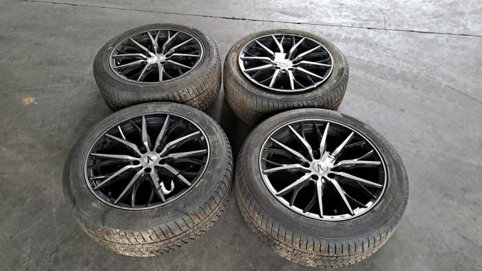 Set of wheels + tyres Infiniti Q30
