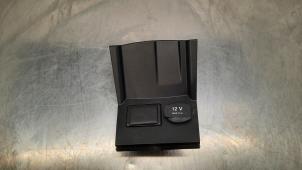 Gebruikte AUX/USB aansluiting Infiniti Q30 (H15) 2.2d 16V Prijs € 36,30 Inclusief btw aangeboden door Autohandel Didier