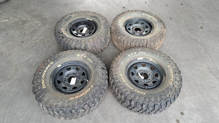 Set of wheels + tyres Ford Ranger