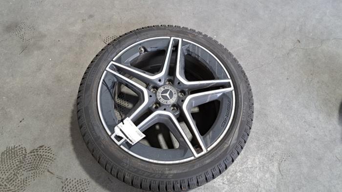 Llanta y neumático de invierno Mercedes CLA
