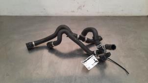 Gebruikte Extra waterpomp Mercedes CLA (118.3) 1.3 CLA-250 e Turbo 16V Prijs € 102,85 Inclusief btw aangeboden door Autohandel Didier