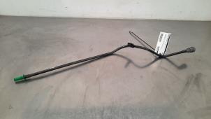 Gebruikte Brandstofleiding Renault Master III (EV/HV/UV/VA/VB/VD/VF/VG/VJ) 2.3 dCi 145 16V FWD Prijs € 24,20 Inclusief btw aangeboden door Autohandel Didier