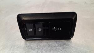 Gebruikte Schakelaar achterklep Jaguar F-Pace 3.0 D 24V AWD Prijs € 66,55 Inclusief btw aangeboden door Autohandel Didier