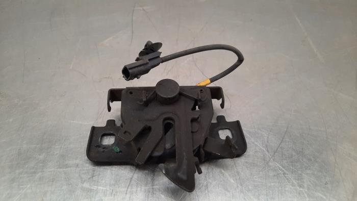 Bonnet lock mechanism Renault Trafic