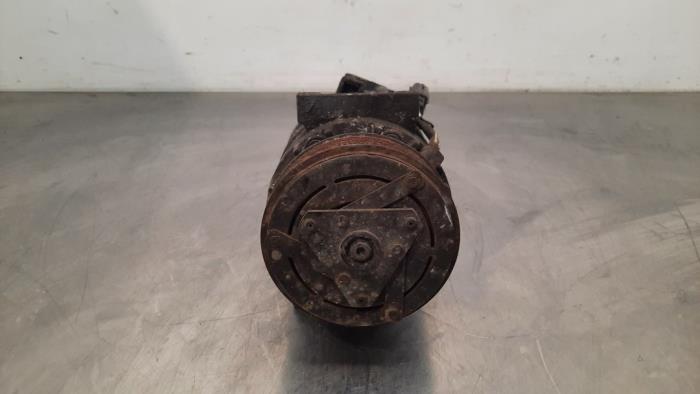 Air conditioning pump Renault Trafic