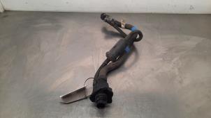 Gebruikte Vulpijp ad-blue tank Renault Trafic (1FL/2FL/3FL/4FL) 2.0 dCi 16V 145 Prijs € 102,85 Inclusief btw aangeboden door Autohandel Didier