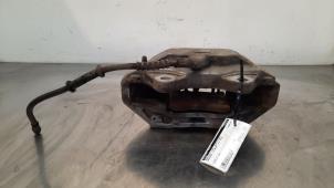 Gebruikte Remklauw (Tang) rechts-voor Mercedes S (222.0/222.1) 3.0 S-350d 4-Matic Prijs € 229,90 Inclusief btw aangeboden door Autohandel Didier