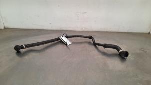 Gebruikte Radiateurslang Landrover Defender II 90 3.0 D300 MHEV Prijs € 30,25 Inclusief btw aangeboden door Autohandel Didier