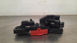 Gebruikte Zekeringkast Landrover Defender II 90 3.0 D300 MHEV Prijs € 102,85 Inclusief btw aangeboden door Autohandel Didier