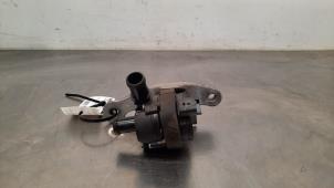 Gebruikte Extra waterpomp Renault Captur (2R) 1.3 TCE 150 16V Prijs € 66,55 Inclusief btw aangeboden door Autohandel Didier