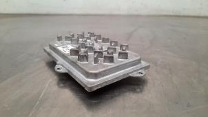 Gebruikte Module LED koplamp Peugeot 3008 II (M4/MC/MJ/MR) 1.6 16V HYbrid 225 Prijs € 133,10 Inclusief btw aangeboden door Autohandel Didier