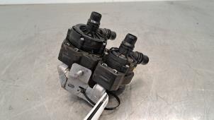 Gebruikte Extra waterpomp Peugeot 3008 II (M4/MC/MJ/MR) 1.6 16V HYbrid 225 Prijs € 133,10 Inclusief btw aangeboden door Autohandel Didier