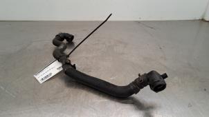 Gebruikte Radiateurslang Peugeot 3008 II (M4/MC/MJ/MR) 1.6 16V HYbrid 225 Prijs € 36,30 Inclusief btw aangeboden door Autohandel Didier