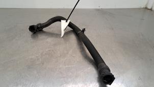 Gebruikte Radiateurslang Peugeot 3008 II (M4/MC/MJ/MR) 1.6 16V HYbrid 225 Prijs € 24,20 Inclusief btw aangeboden door Autohandel Didier