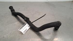 Gebruikte Radiateurslang Peugeot 3008 II (M4/MC/MJ/MR) 1.6 16V HYbrid 225 Prijs € 36,30 Inclusief btw aangeboden door Autohandel Didier