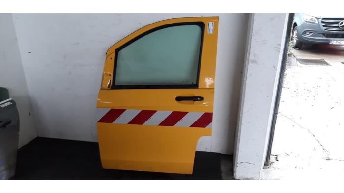 Portier 4Deurs links-voor Mercedes Vito