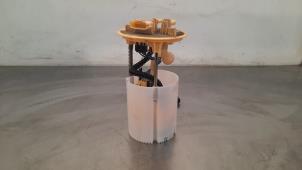 Gebruikte Tank element Pomp Renault Trafic (1FL/2FL/3FL/4FL) 2.0 dCi 16V 120 Prijs € 133,10 Inclusief btw aangeboden door Autohandel Didier