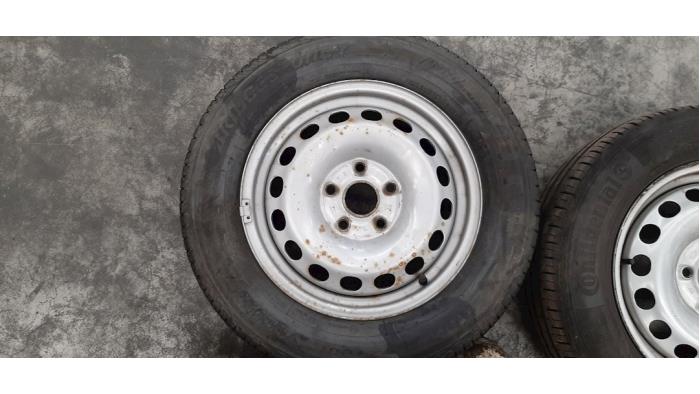 Wheel + tyre Volkswagen Caddy