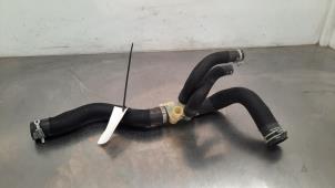 Gebruikte Koelwaterslang Renault Trafic (1FL/2FL/3FL/4FL) 2.0 dCi 16V 150 Prijs € 42,35 Inclusief btw aangeboden door Autohandel Didier