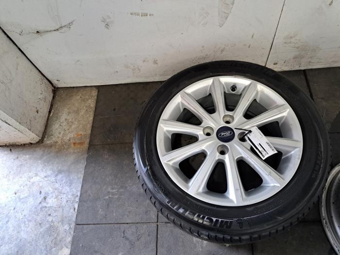 Wheel + tyre Ford Fiesta