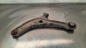 Gebruikte Triangel links-voor Ford Fiesta 7 1.0 EcoBoost 12V 100 Prijs € 66,55 Inclusief btw aangeboden door Autohandel Didier